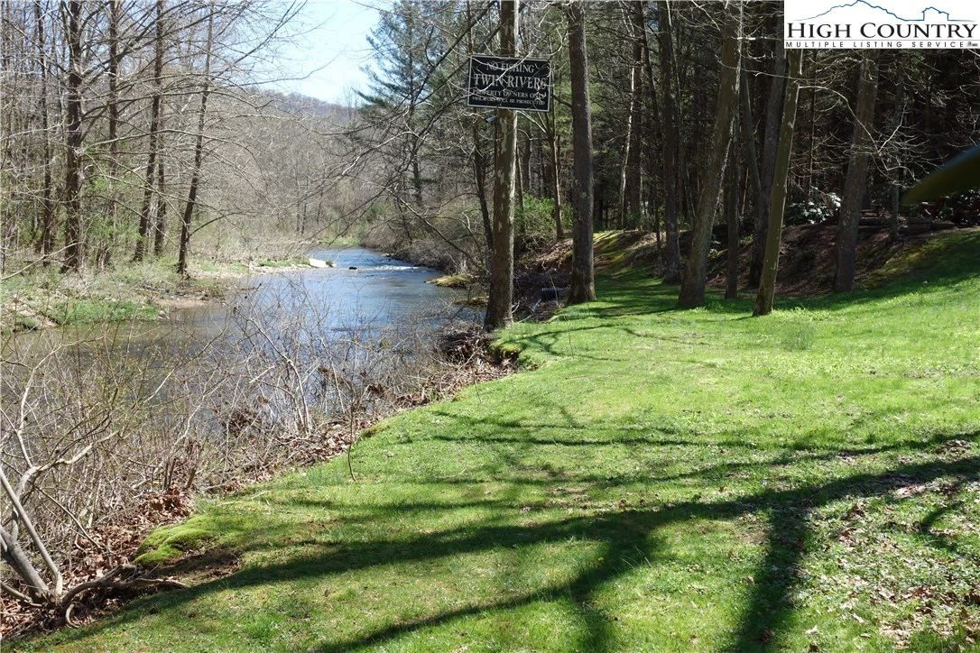 Image number 4 for the current listing