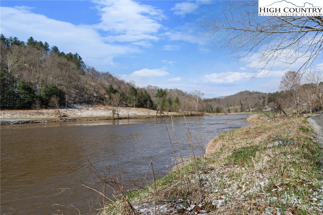 Image number 14 for the current listing
