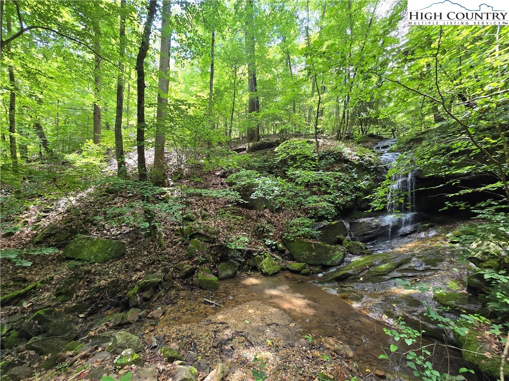 Image number 18 for the current listing