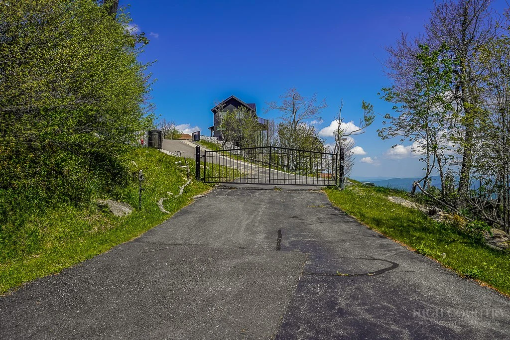 Image number 13 for the current listing