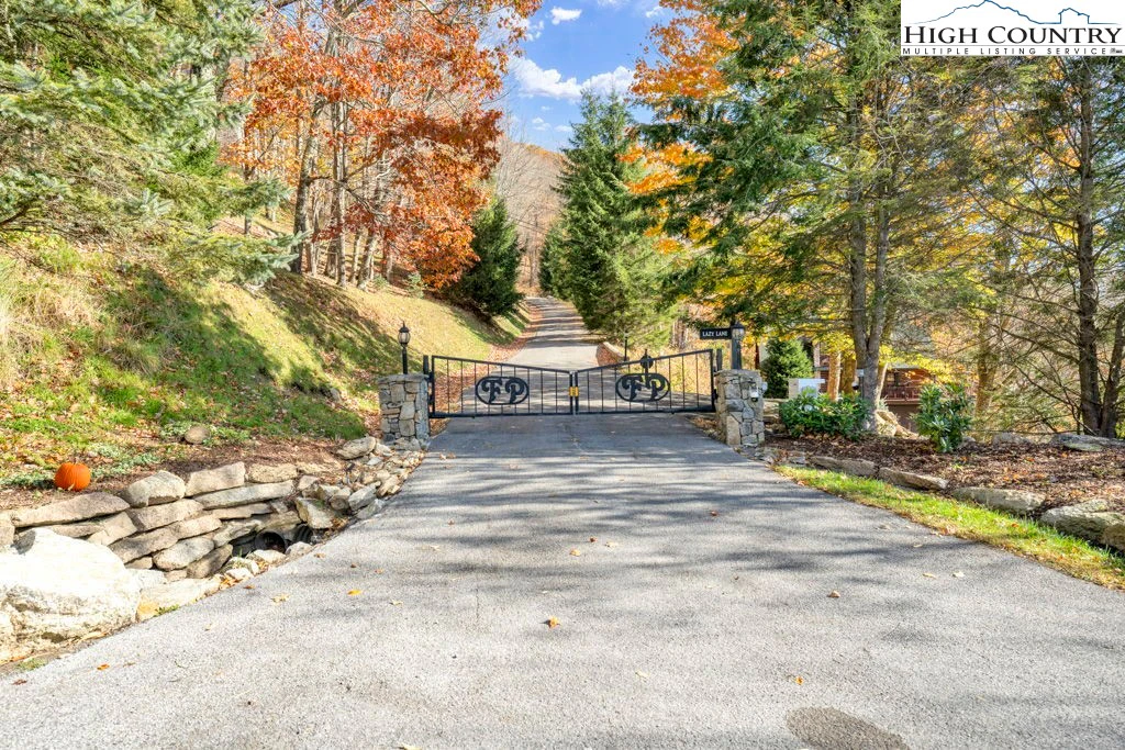 Image number 13 for the current listing