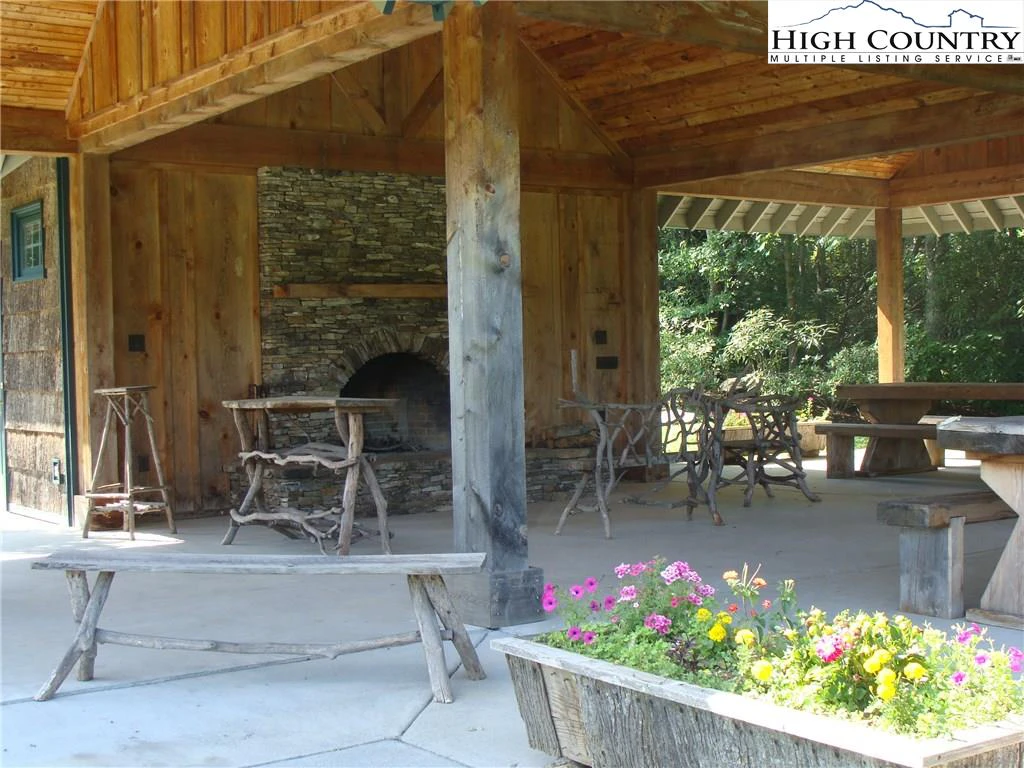 Image number 10 for the current listing