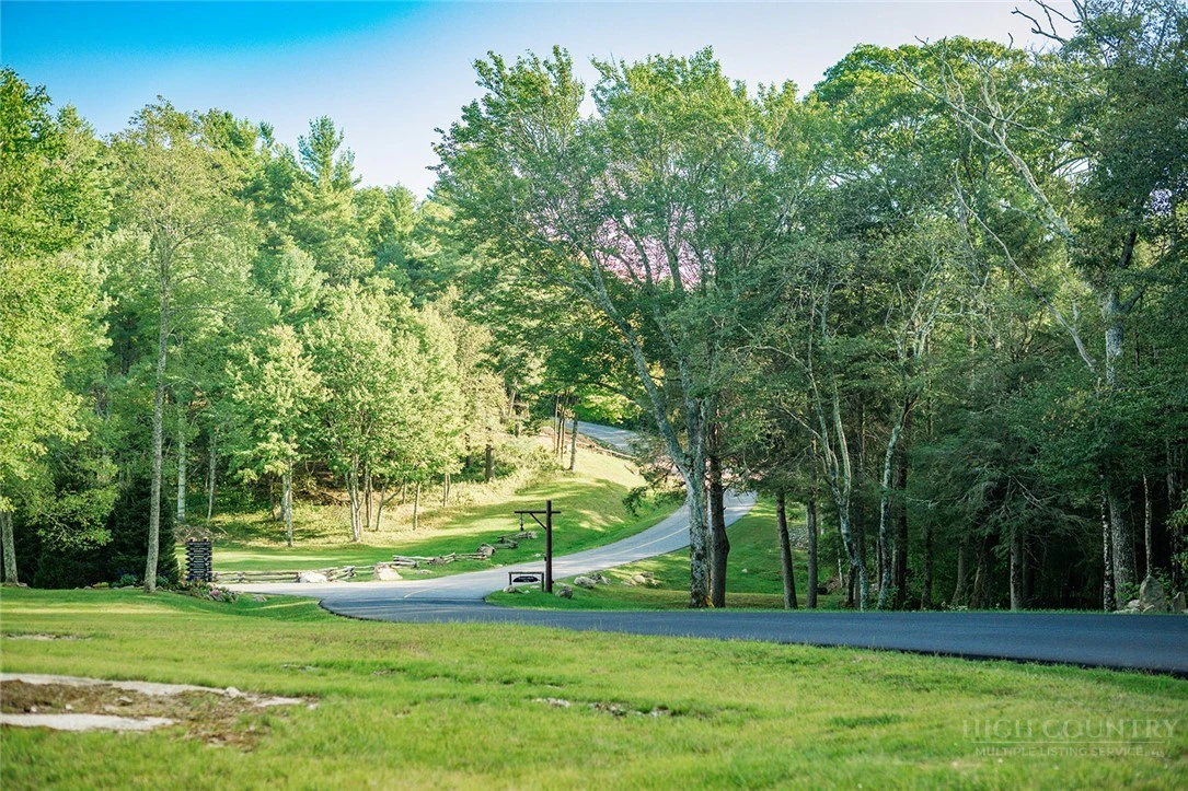 Image number 17 for the current listing