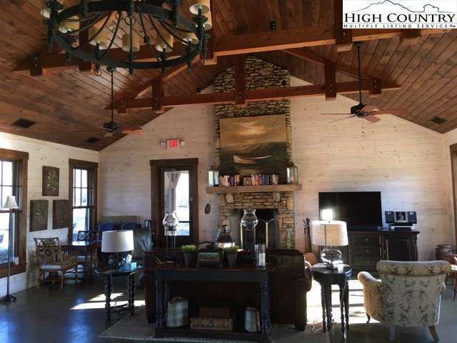 Image number 11 for the current listing