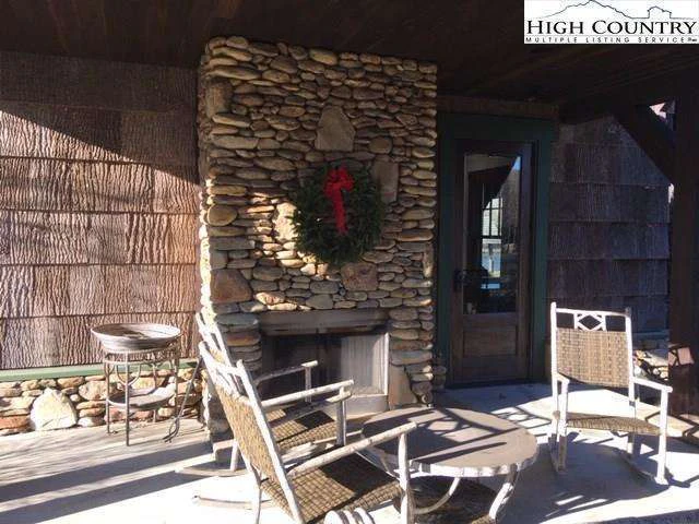 Image number 14 for the current listing