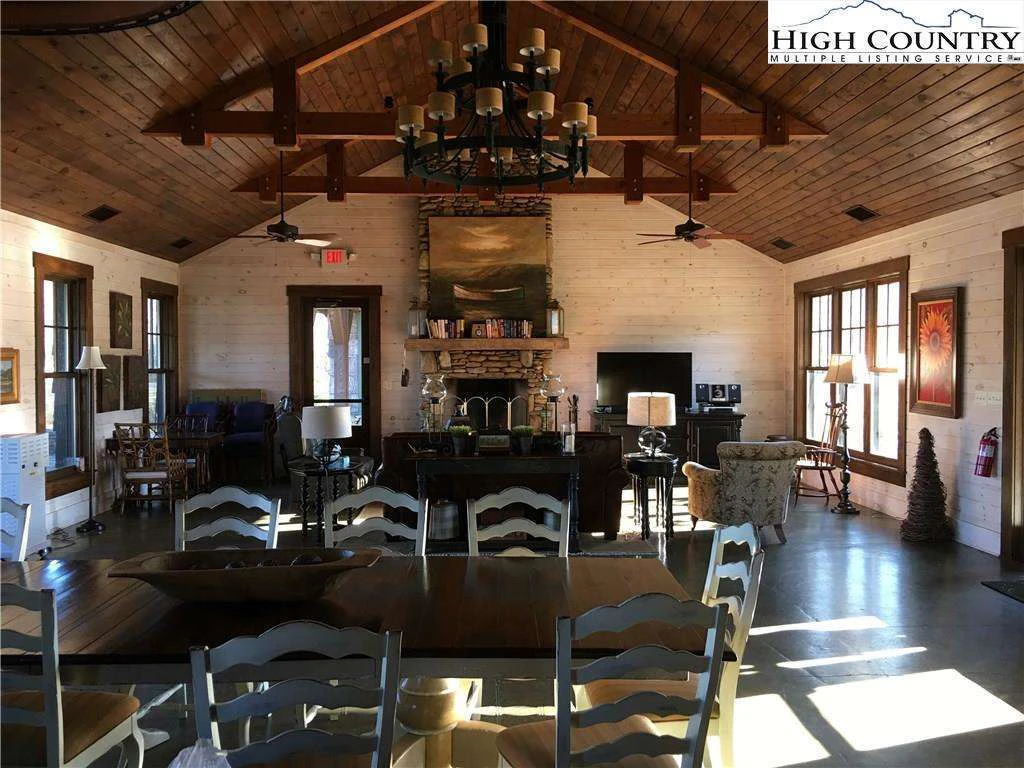 Image number 9 for the current listing