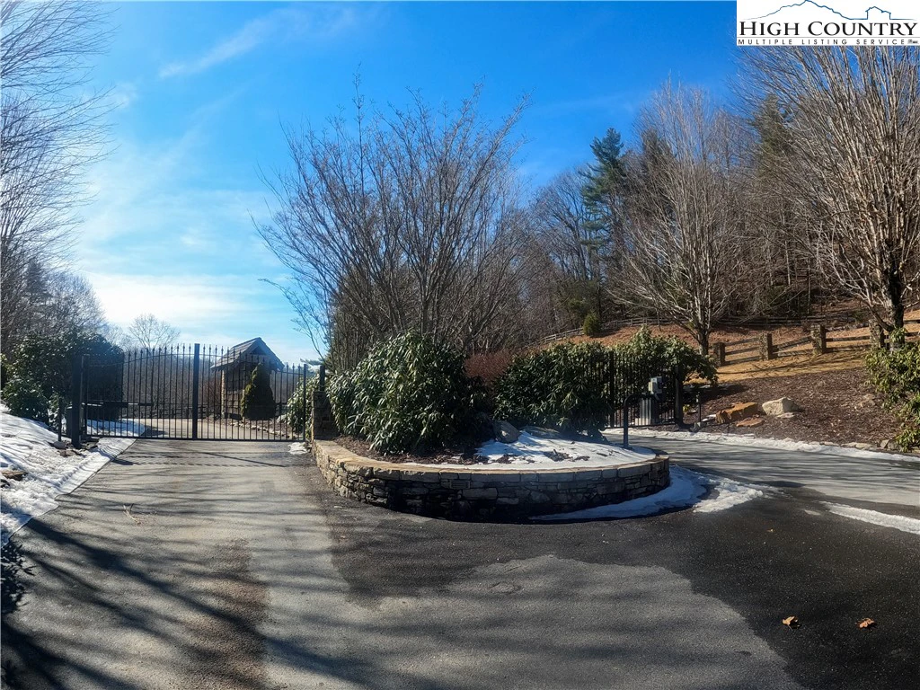 Image number 3 for the current listing