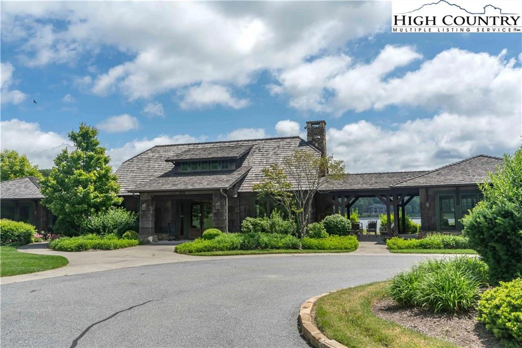 Image number 12 for the current listing