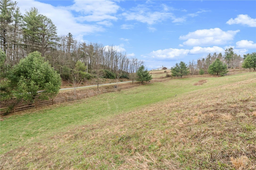 Image number 14 for the current listing
