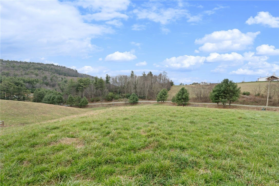 Image number 18 for the current listing