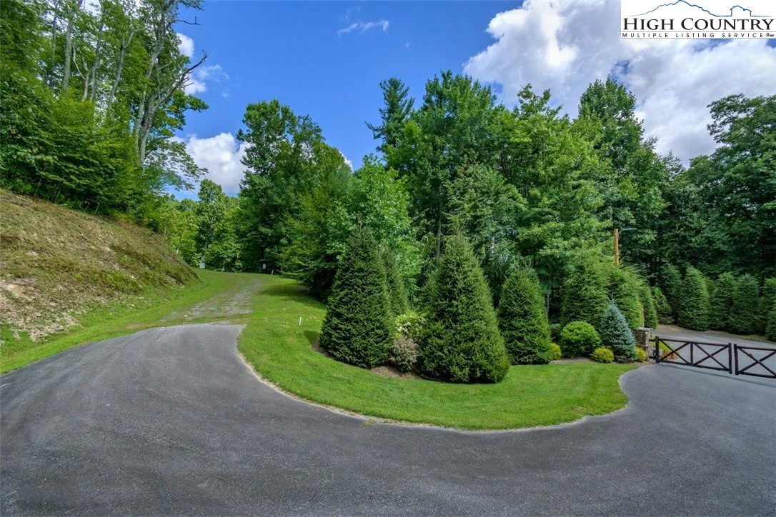 Image number 16 for the current listing