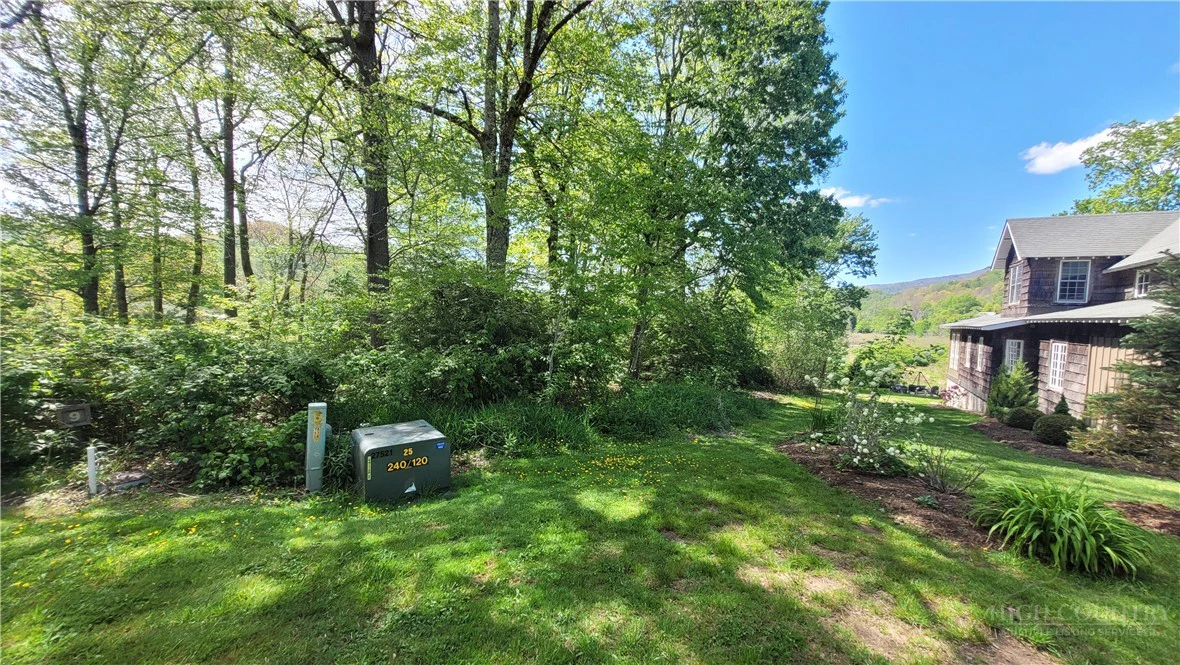 Image number 14 for the current listing