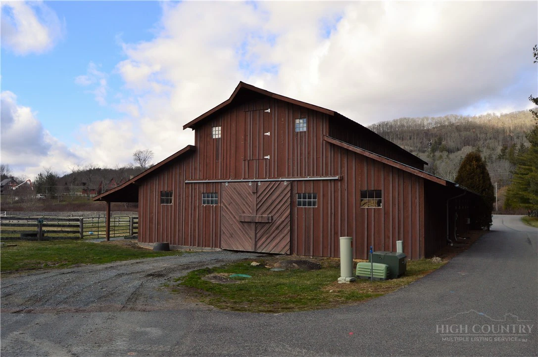 Image number 9 for the current listing
