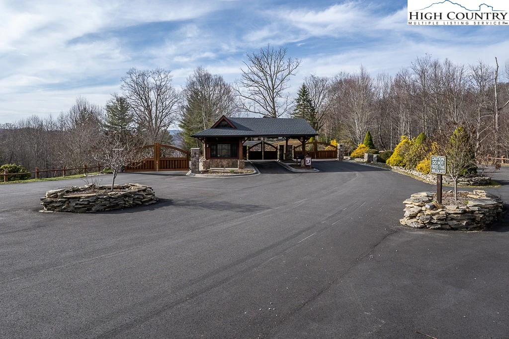 Image number 4 for the current listing