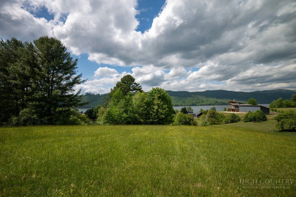 Image number 2 for the current listing