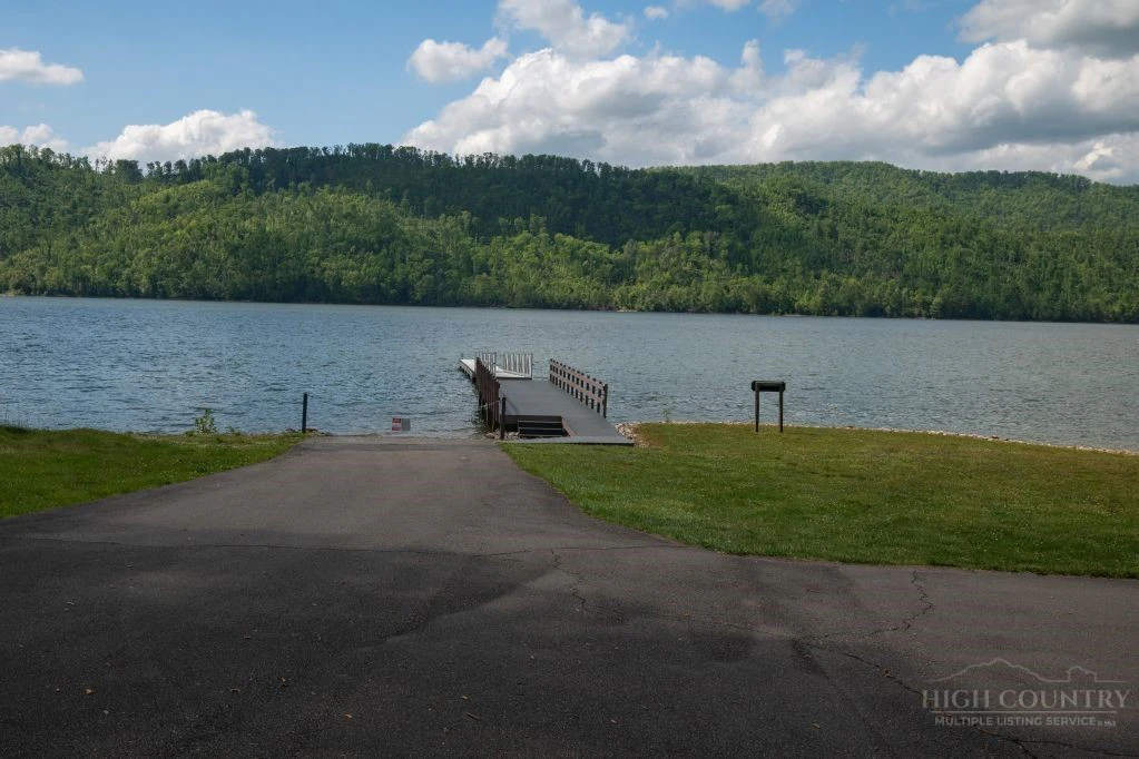 Image number 14 for the current listing
