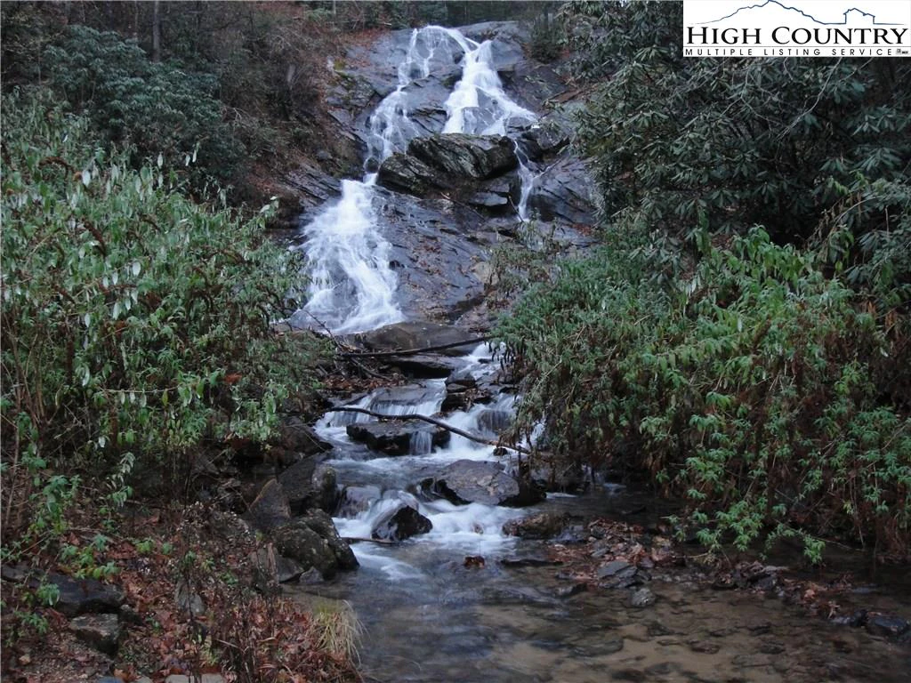 Image number 26 for the current listing