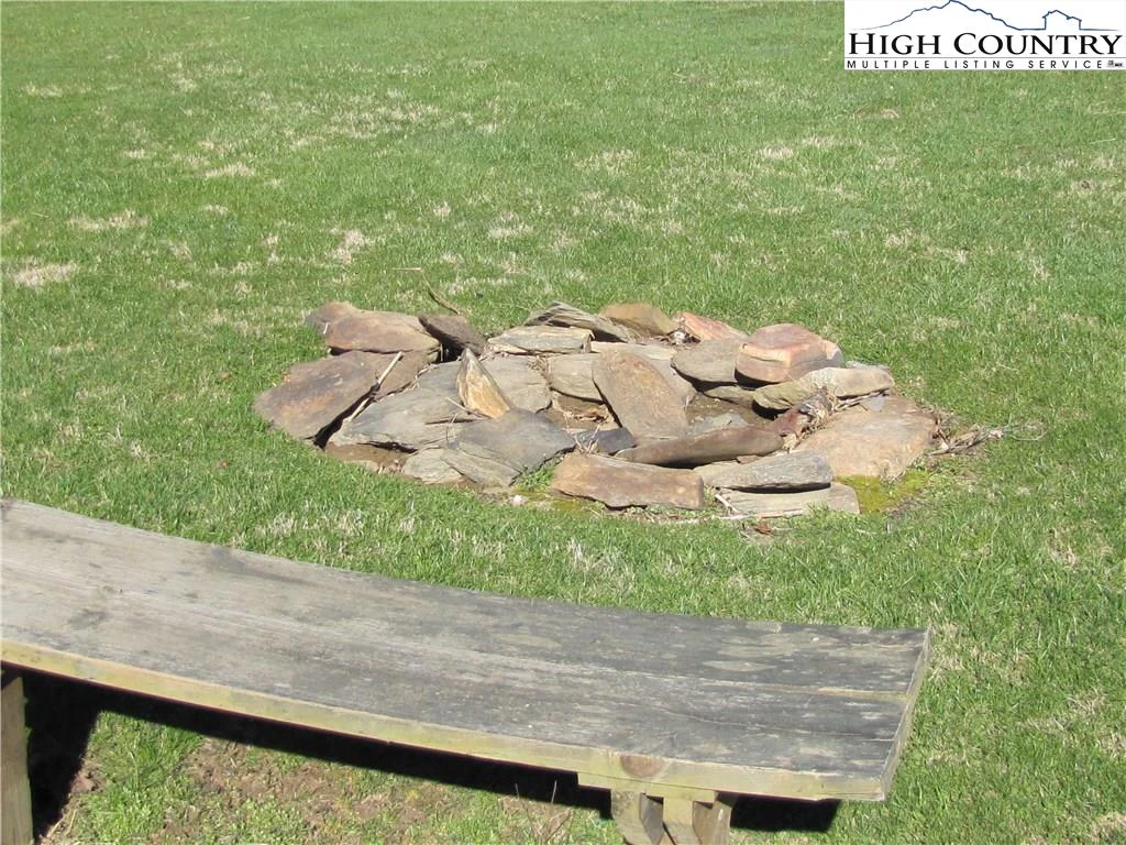Image number 13 for the current listing