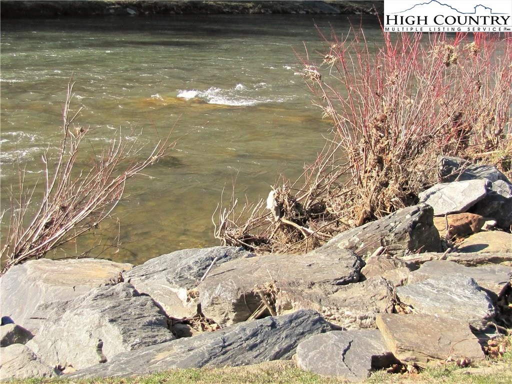 Image number 14 for the current listing