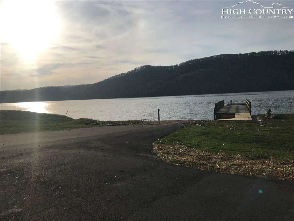 Image number 1 for the current listing