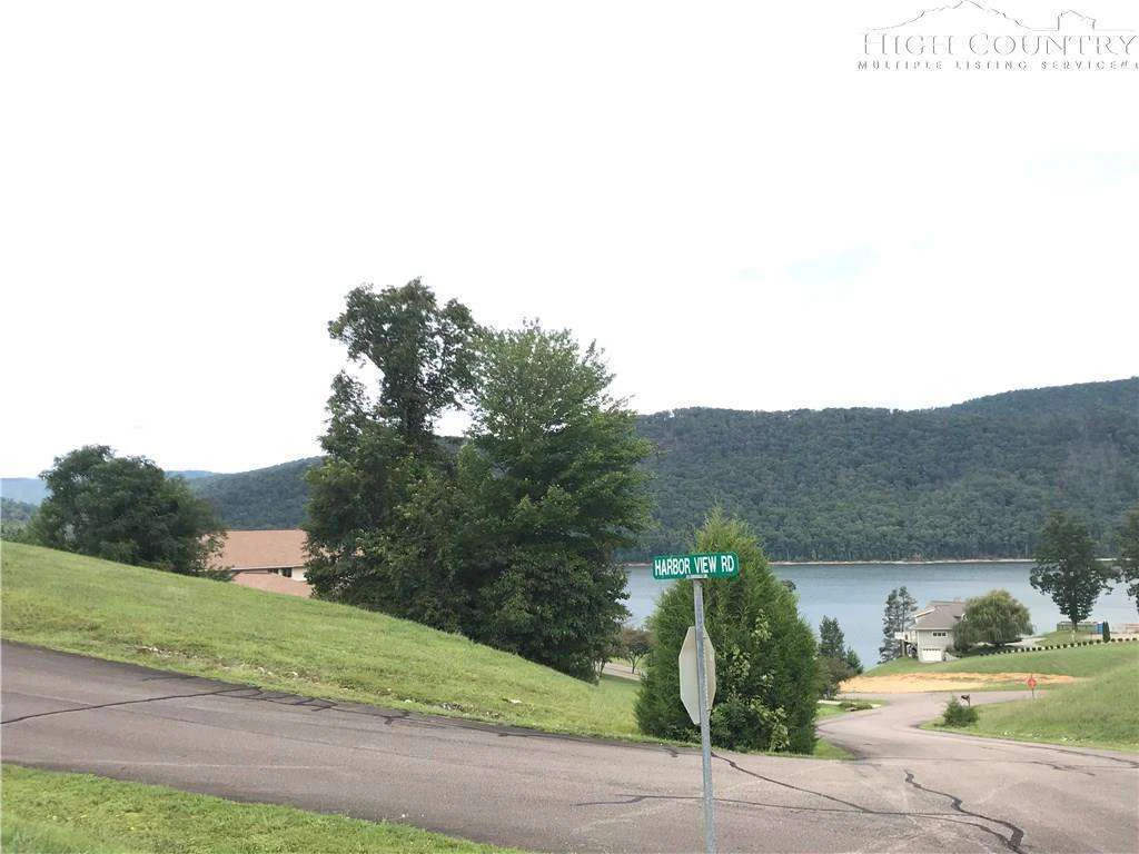 Image number 13 for the current listing