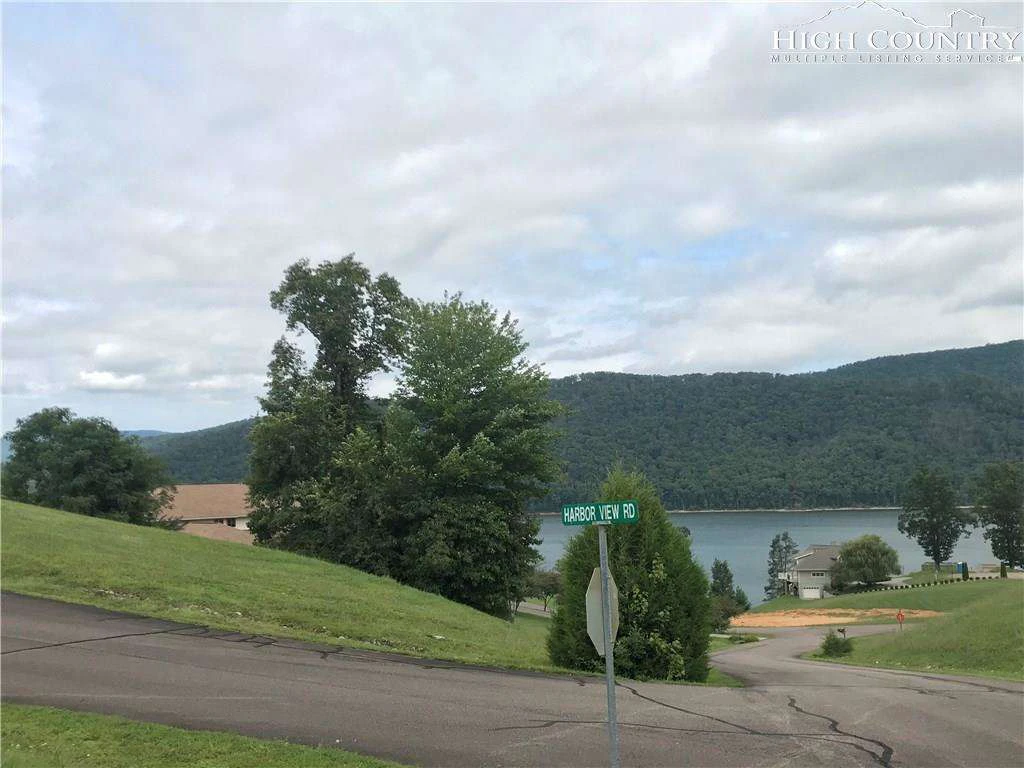 Image number 14 for the current listing