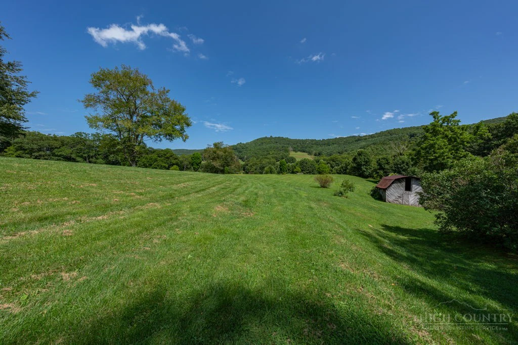 Image number 17 for the current listing