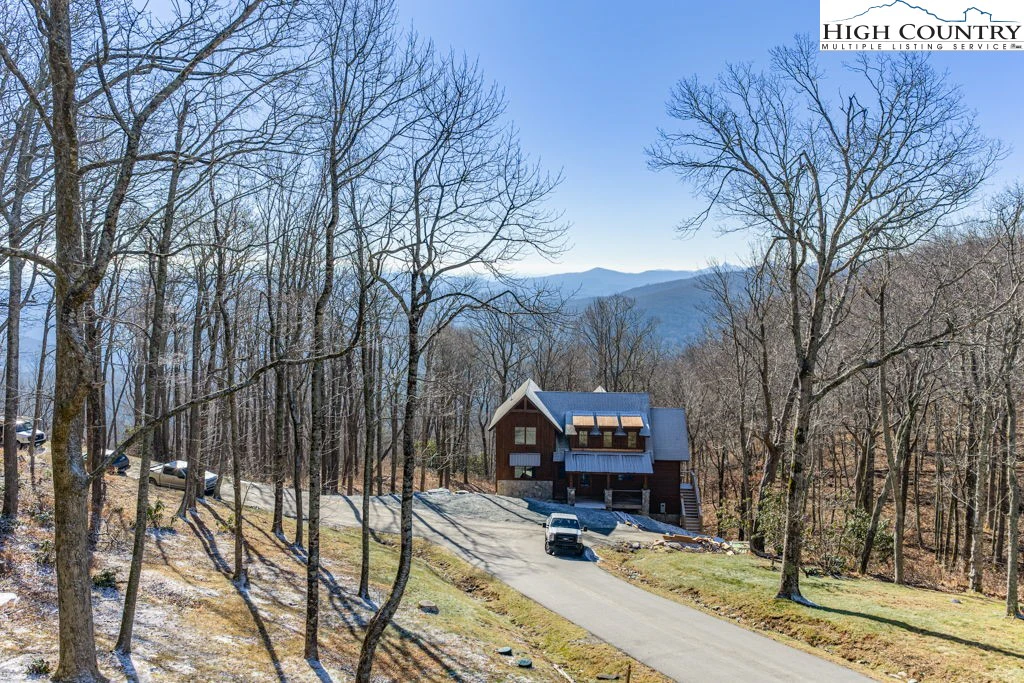 Image number 15 for the current listing