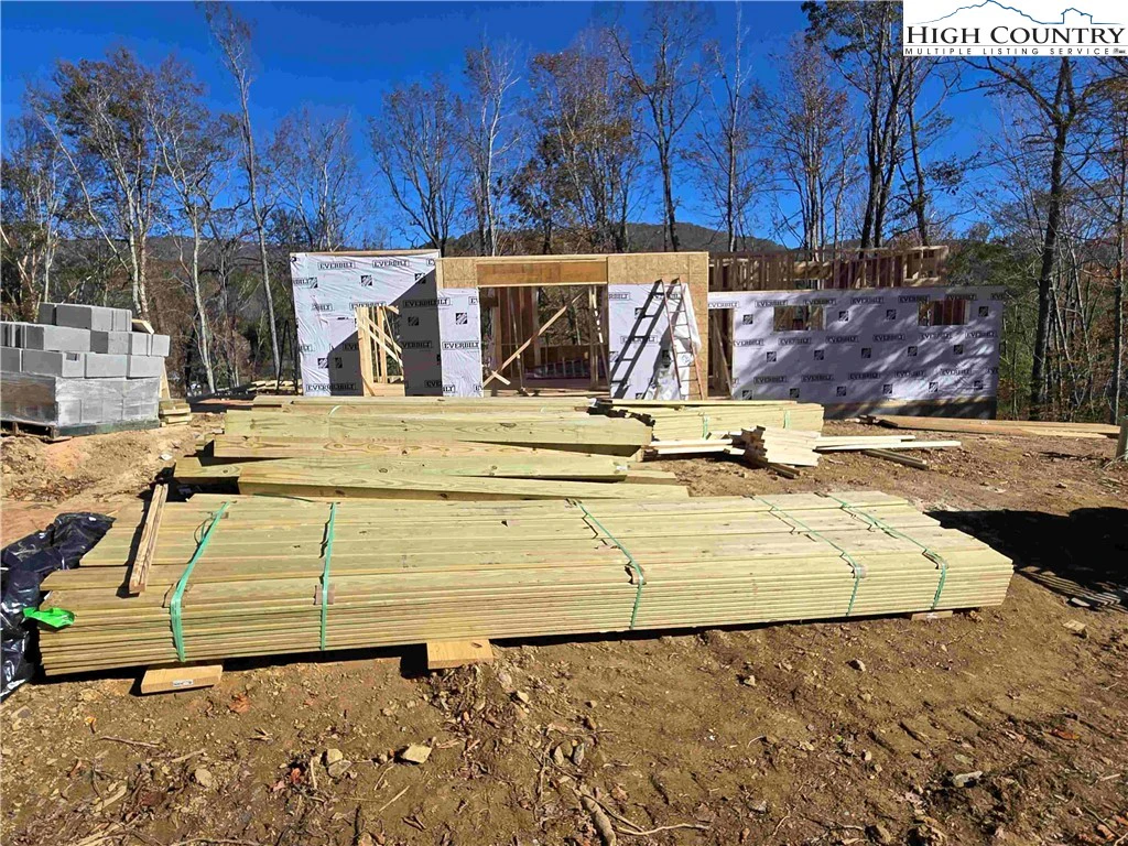 Image number 16 for the current listing