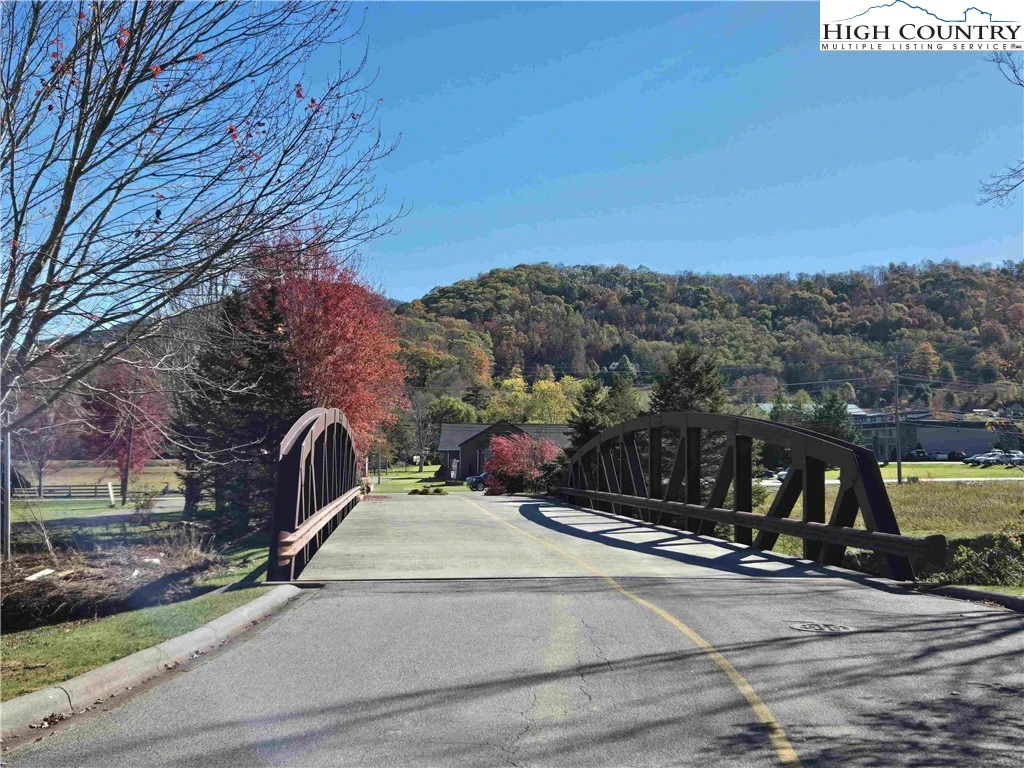 Image number 2 for the current listing