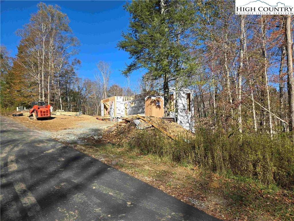 Image number 14 for the current listing
