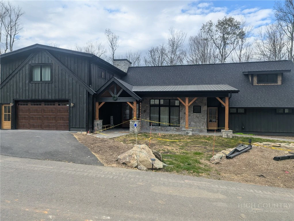 Image number 1 for the current listing