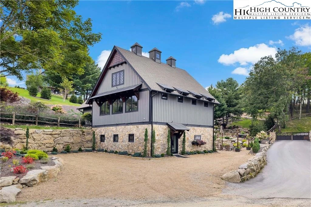 Image number 15 for the current listing