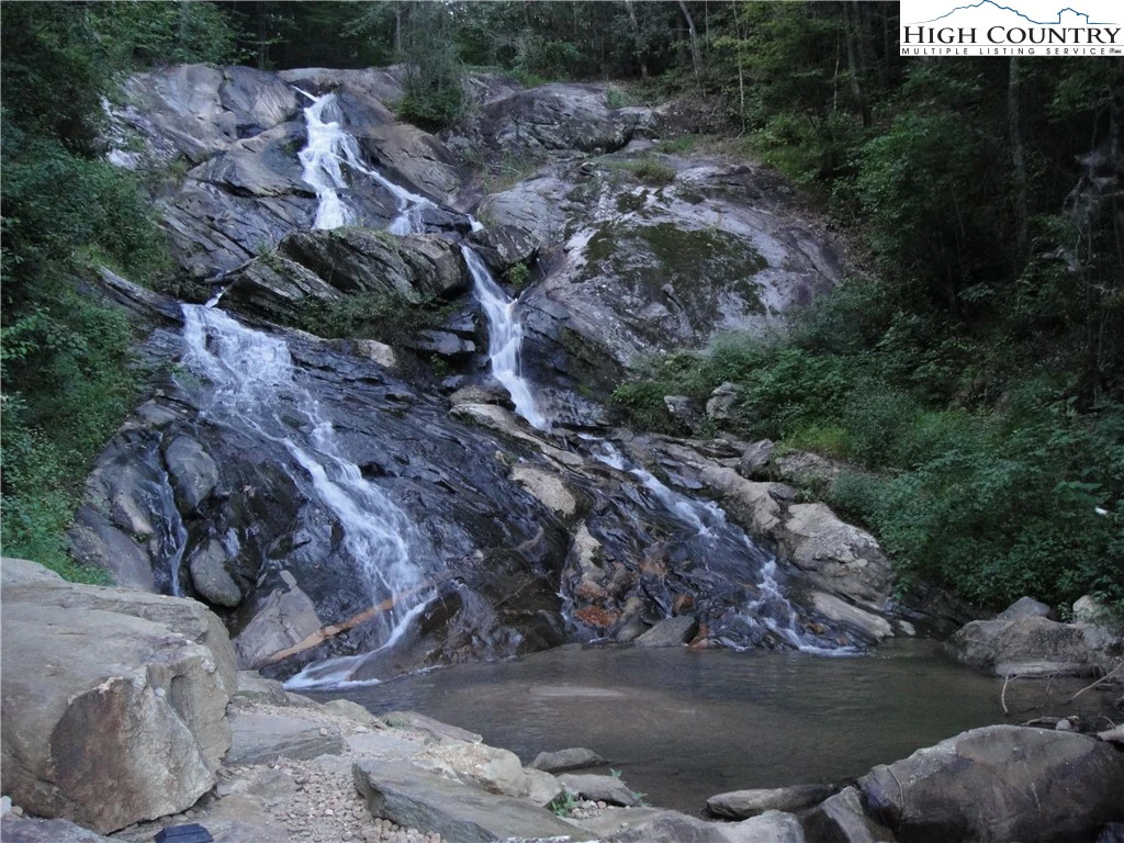 Image number 13 for the current listing