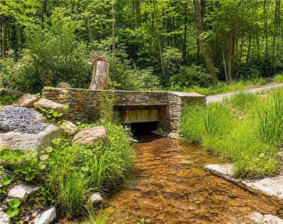 Image number 8 for the current listing