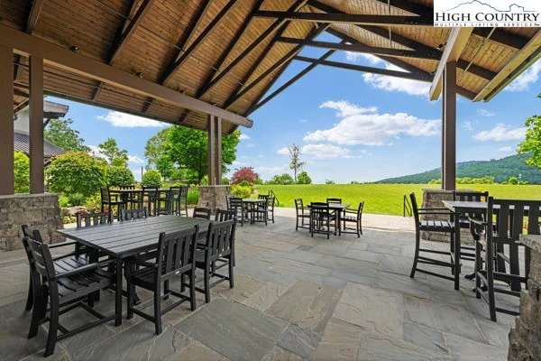 Image number 2 for the current listing