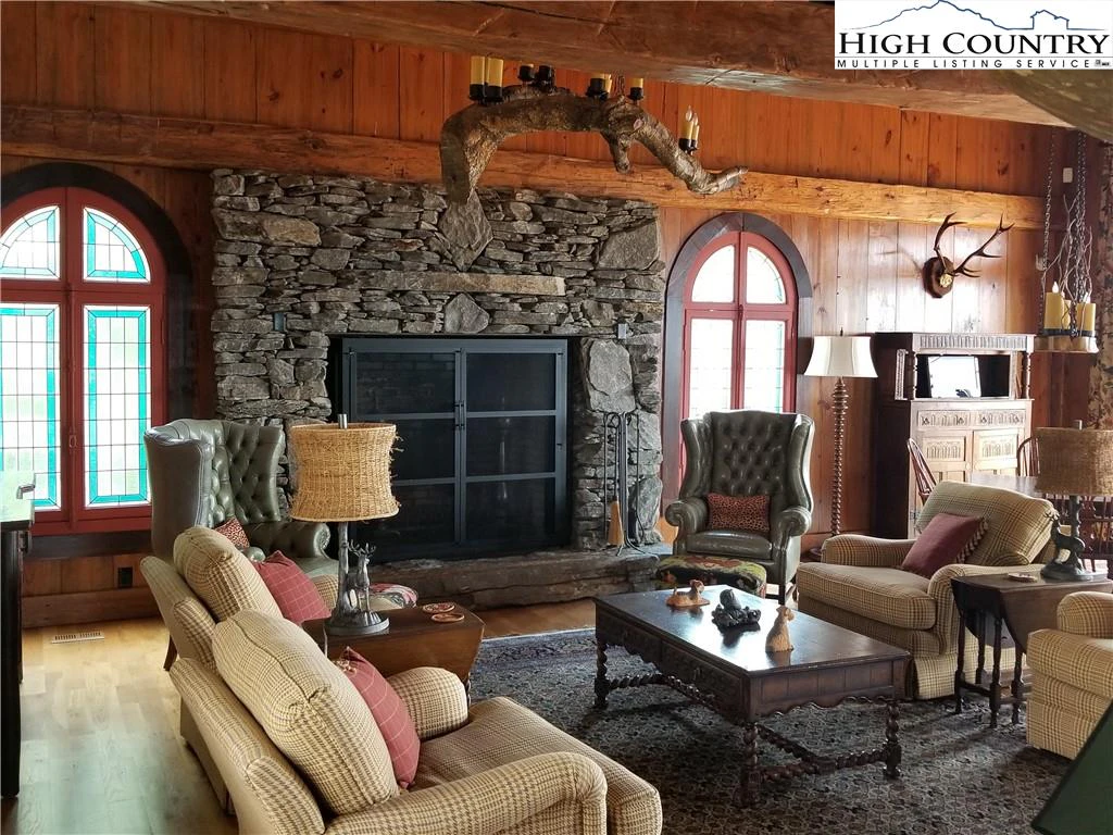 Image number 9 for the current listing
