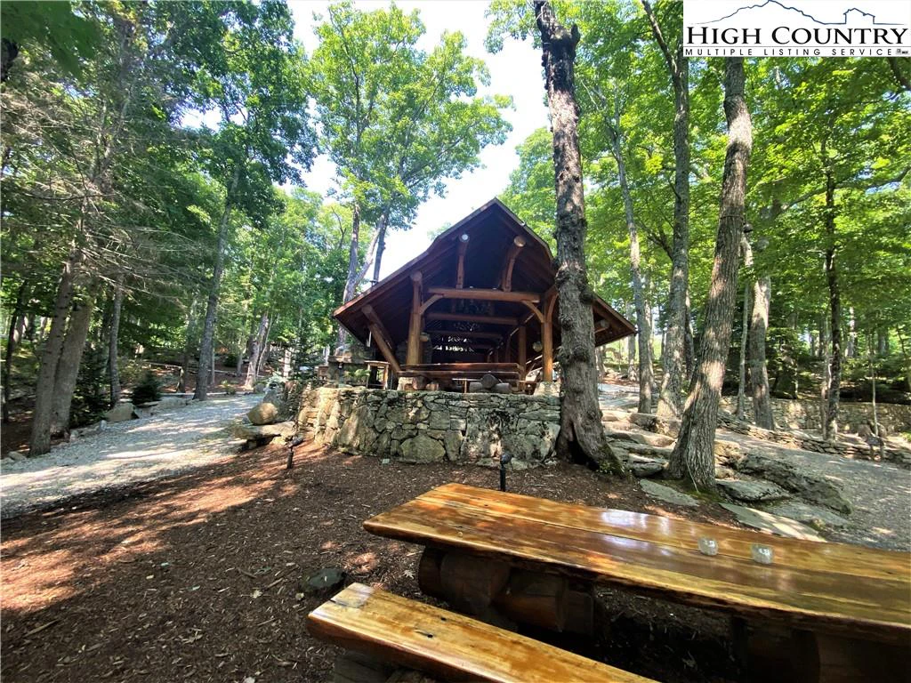 Image number 13 for the current listing