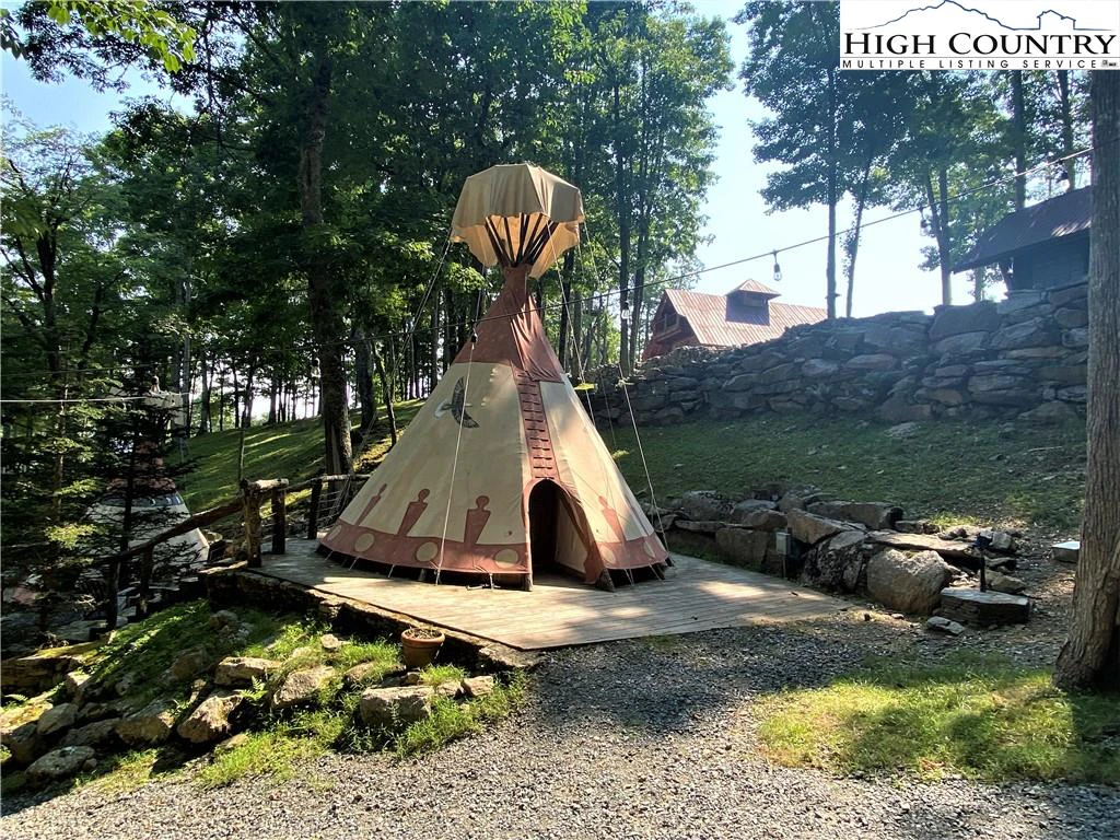 Image number 12 for the current listing