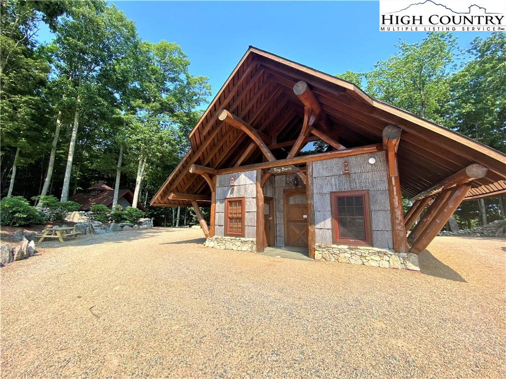 Image number 15 for the current listing