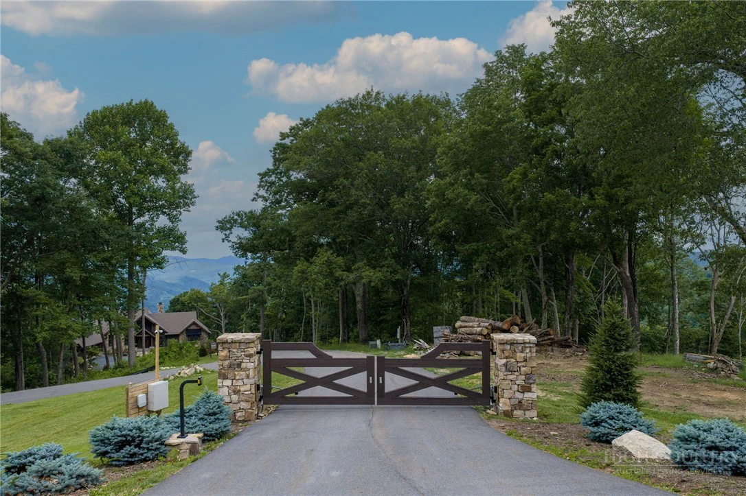 Image number 4 for the current listing