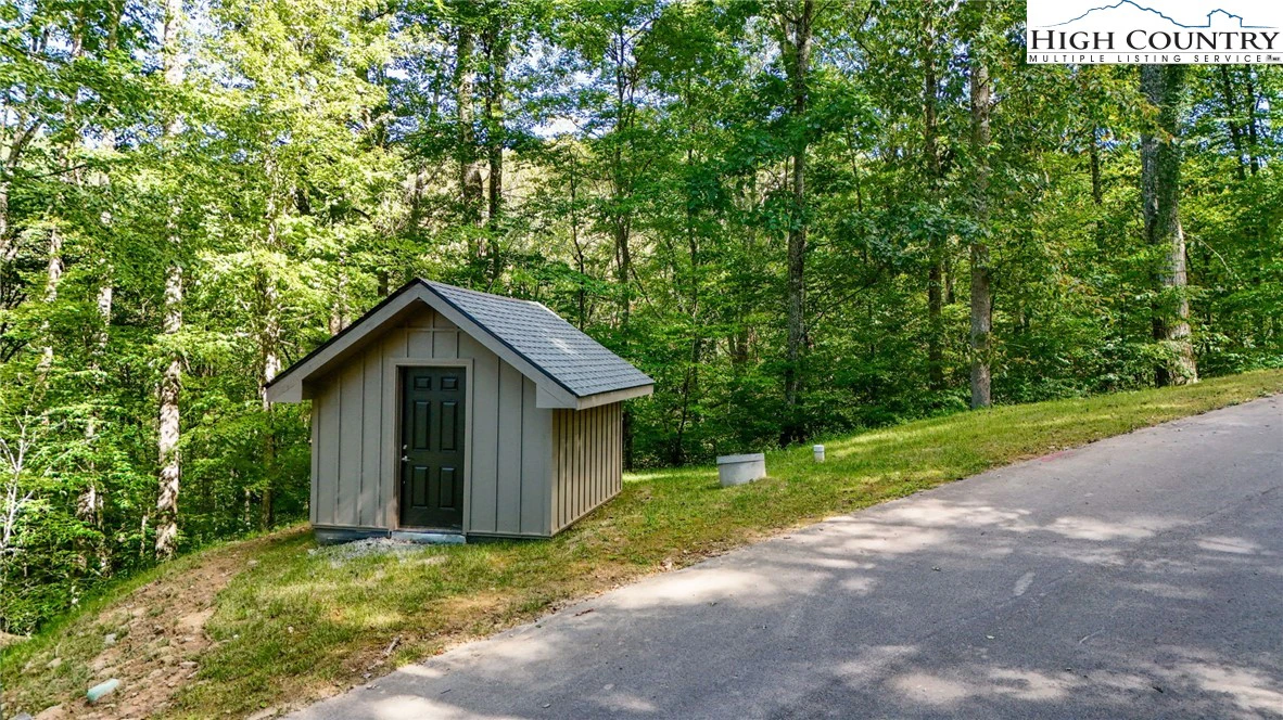 Image number 7 for the current listing