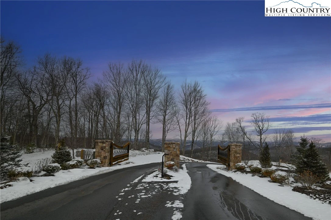 Image number 15 for the current listing