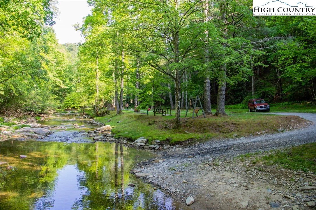 Image number 5 for the current listing