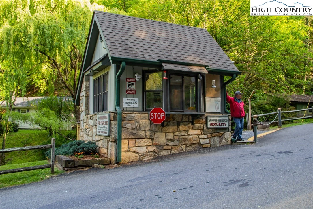 Image number 4 for the current listing