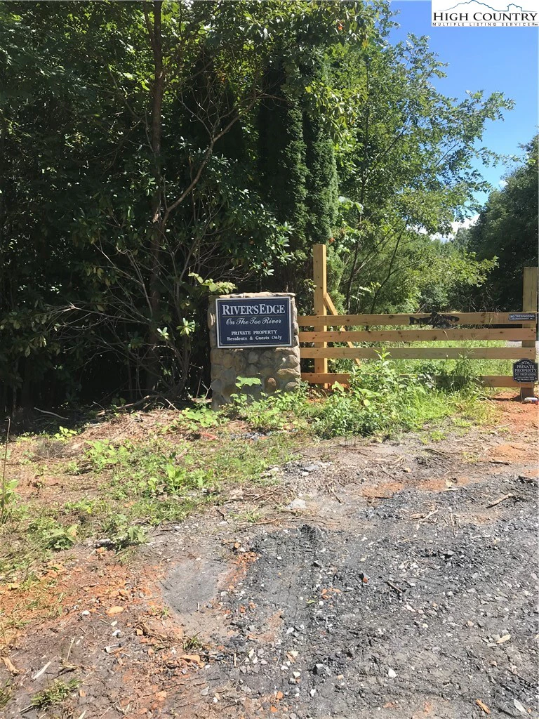 Image number 2 for the current listing