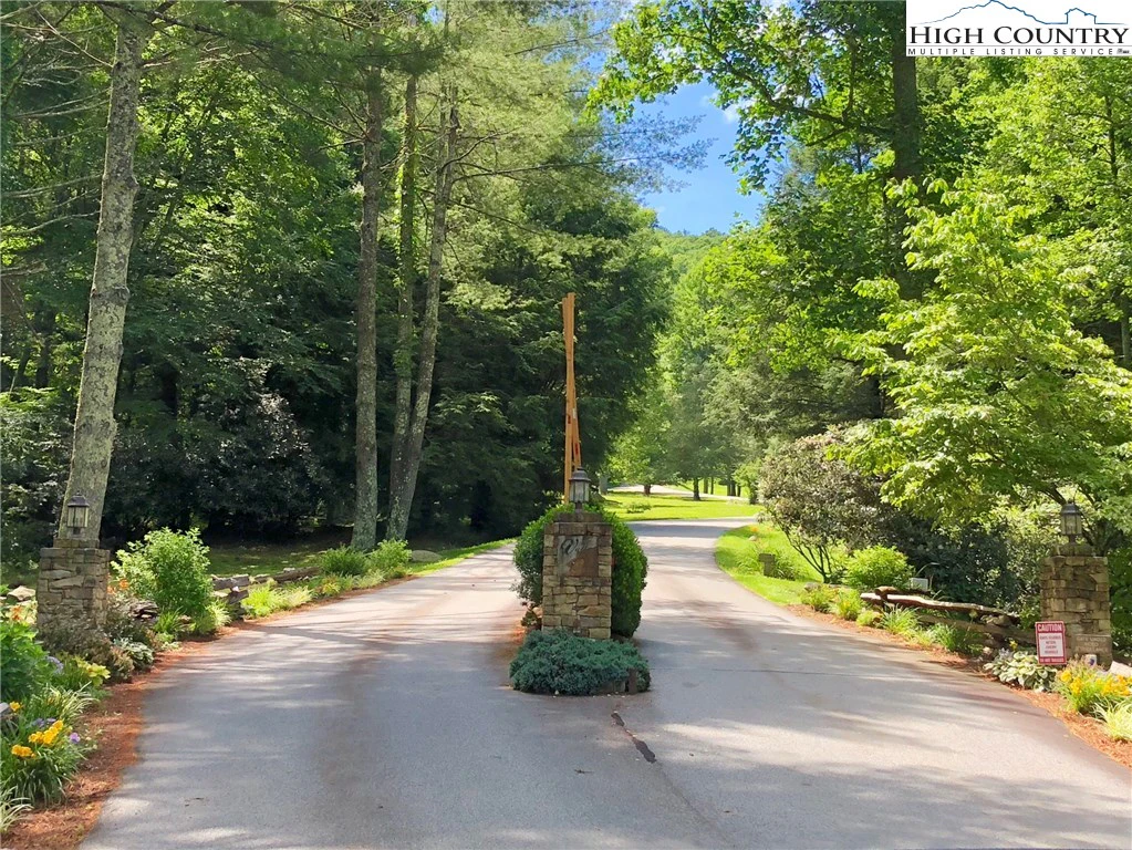 Image number 14 for the current listing