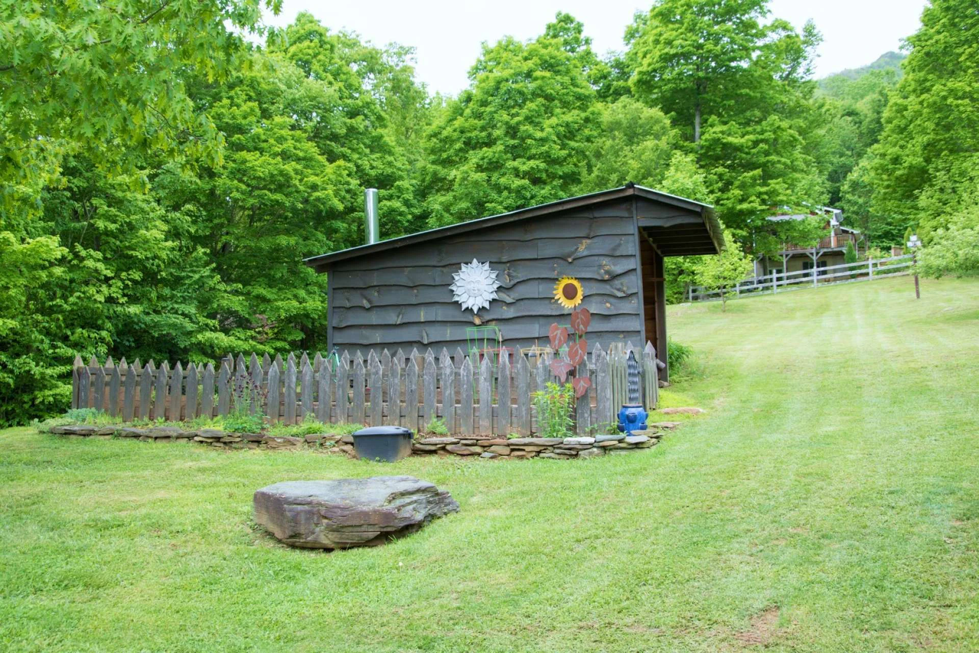 Image number 16 for the current listing