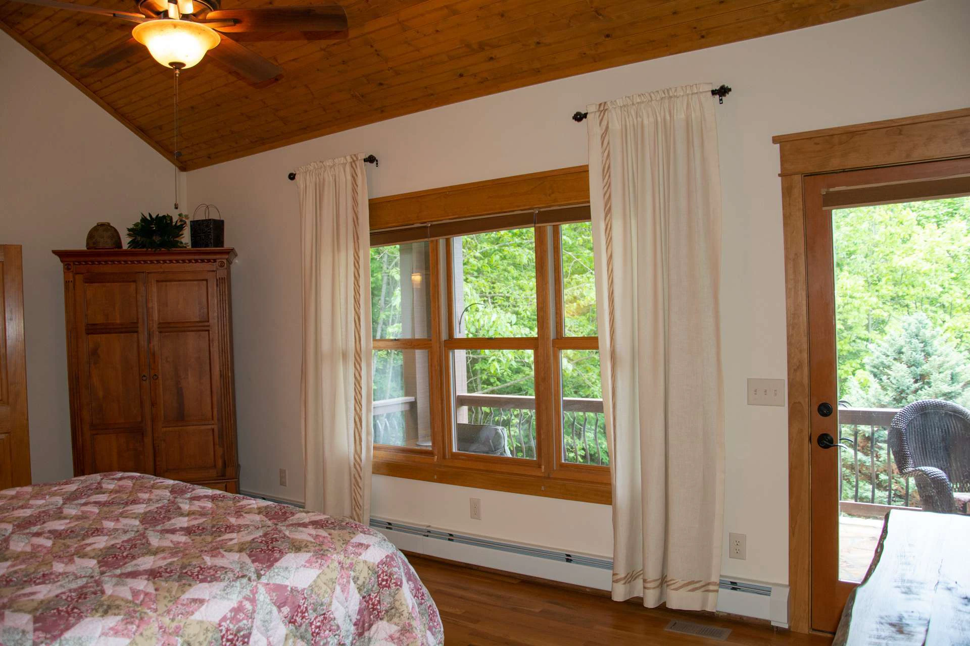 Image number 3 for the current listing