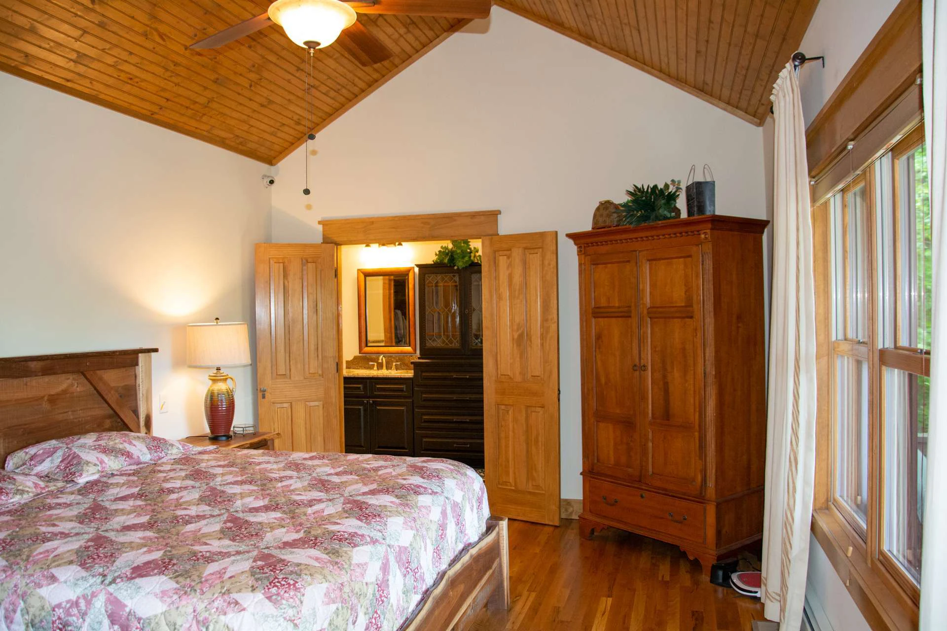 Image number 4 for the current listing